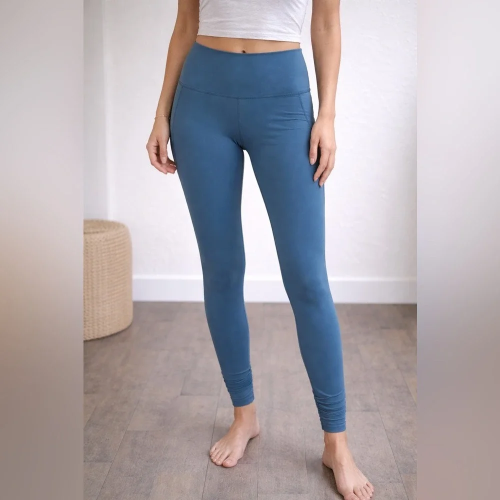 Lululemon leggings size 4,‎ blue